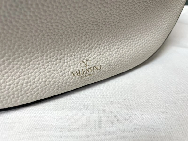 Resilient Valentino Hobo Bags 60067