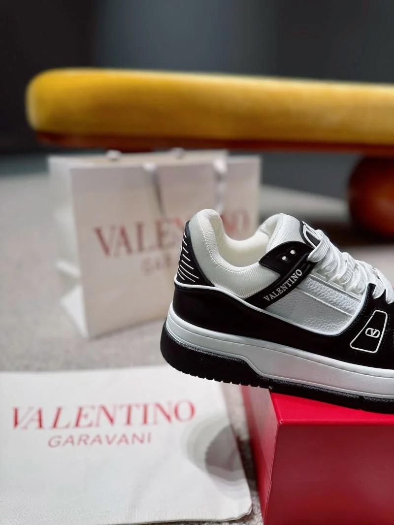WeatherProof Valentino Low Shoes 35837