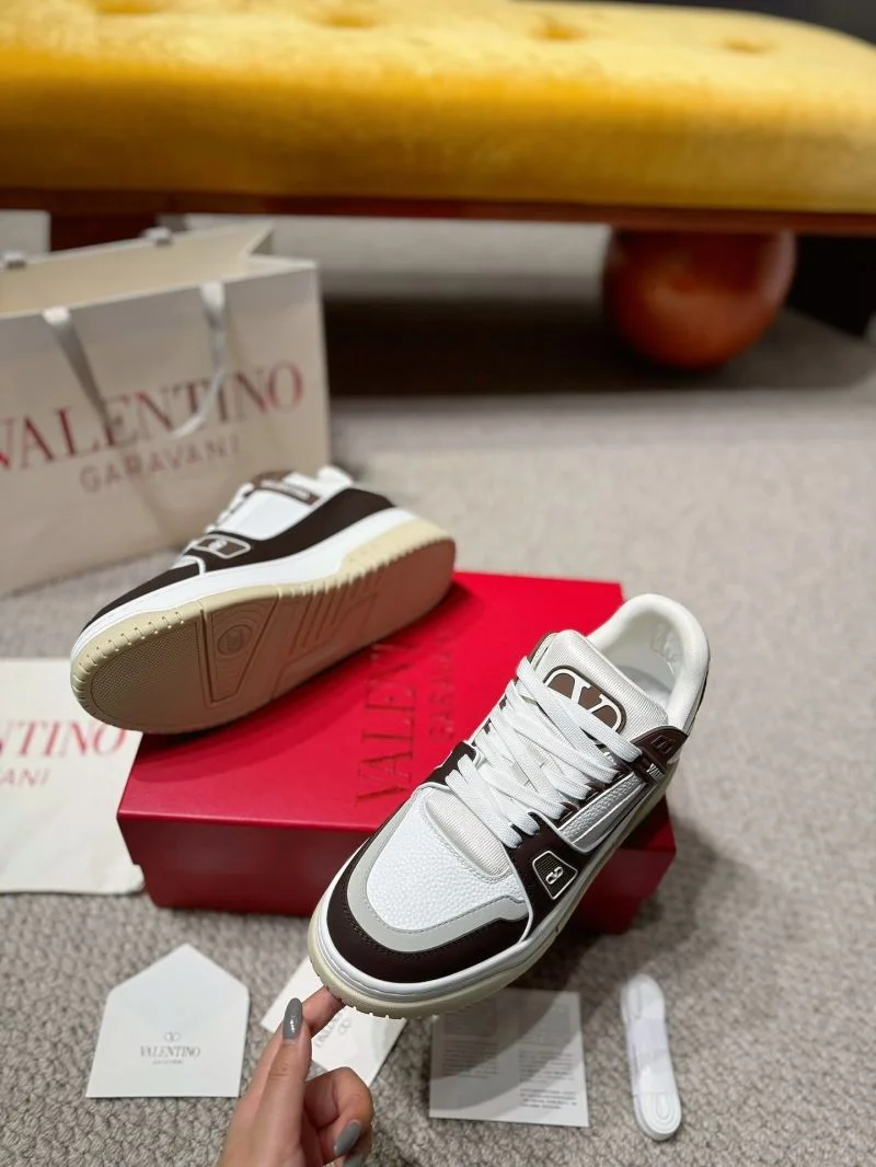 Effortless Valentino Low Shoes 35838