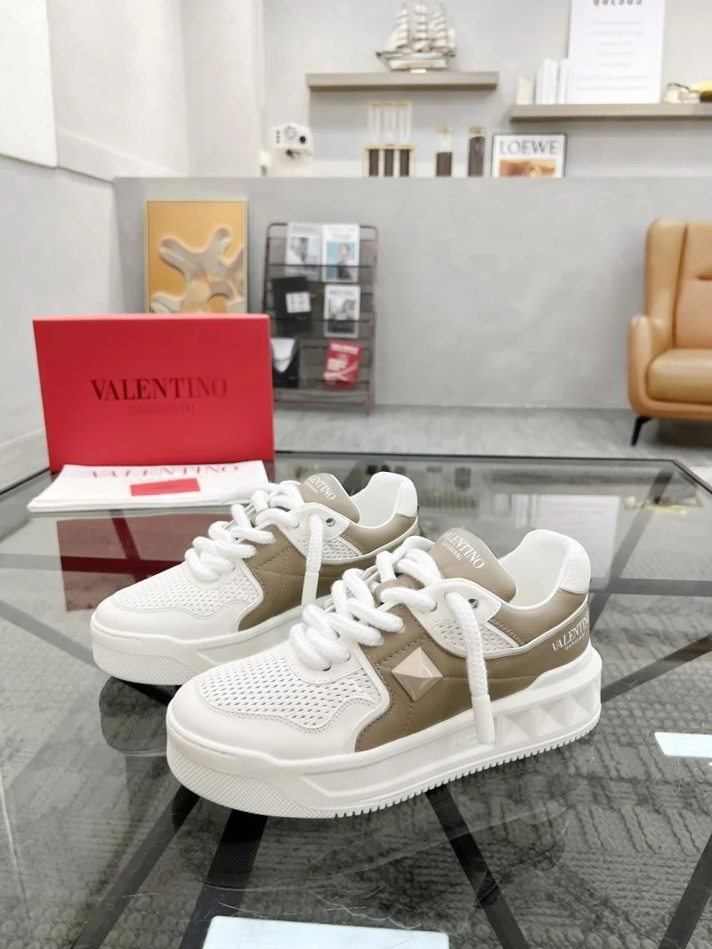 Classic Valentino Low Shoes 35823