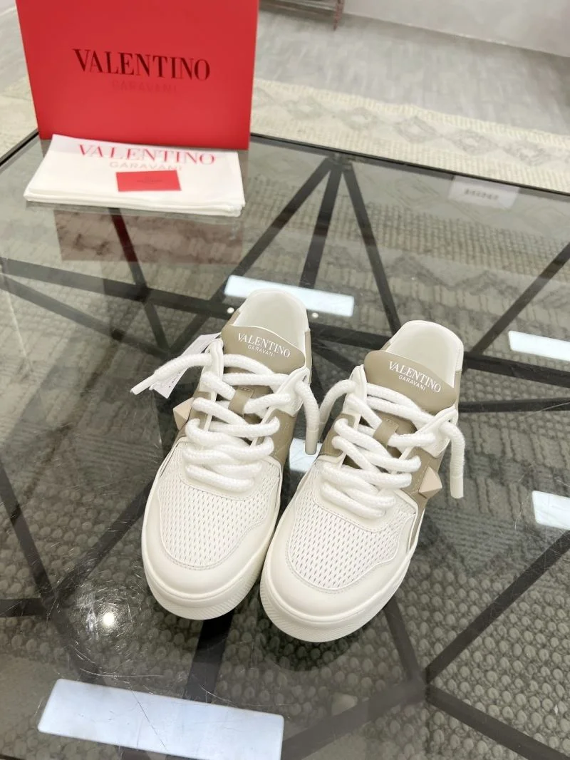 Classic Valentino Low Shoes 35823