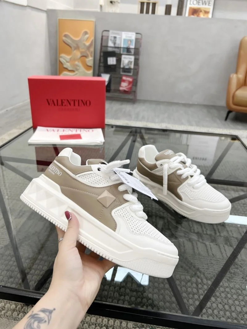 Classic Valentino Low Shoes 35823