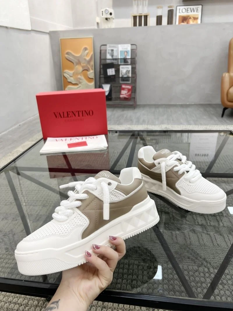 Classic Valentino Low Shoes 35823