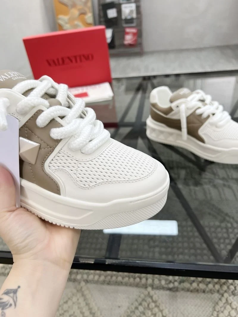 Classic Valentino Low Shoes 35823