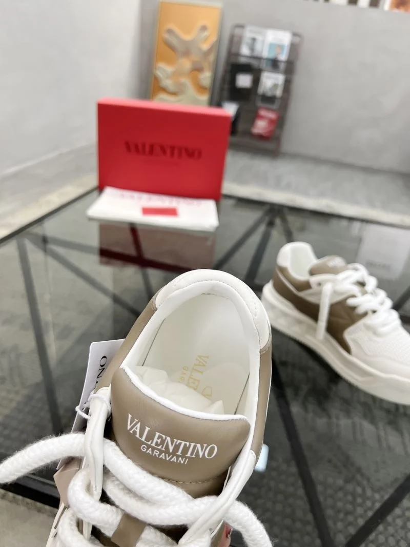 Classic Valentino Low Shoes 35823