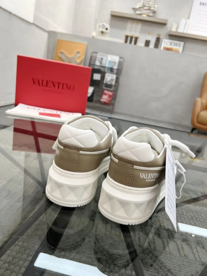 Classic Valentino Low Shoes 35823