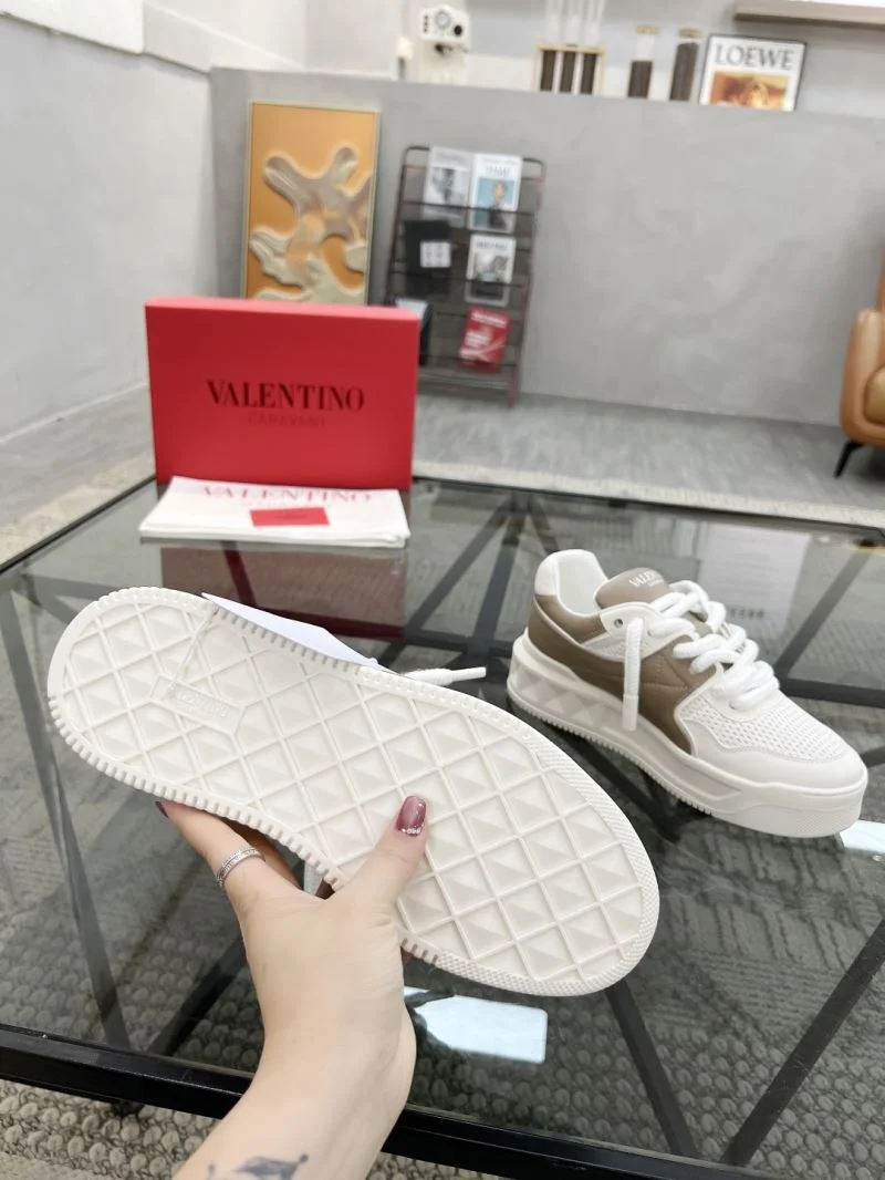 Classic Valentino Low Shoes 35823