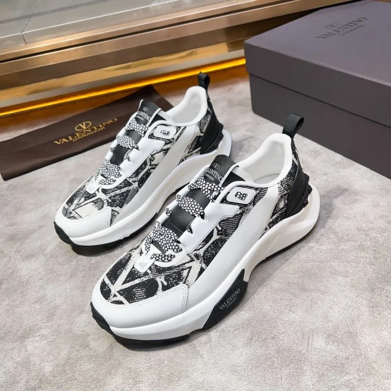 Minimalist Valentino Low Shoes 35812