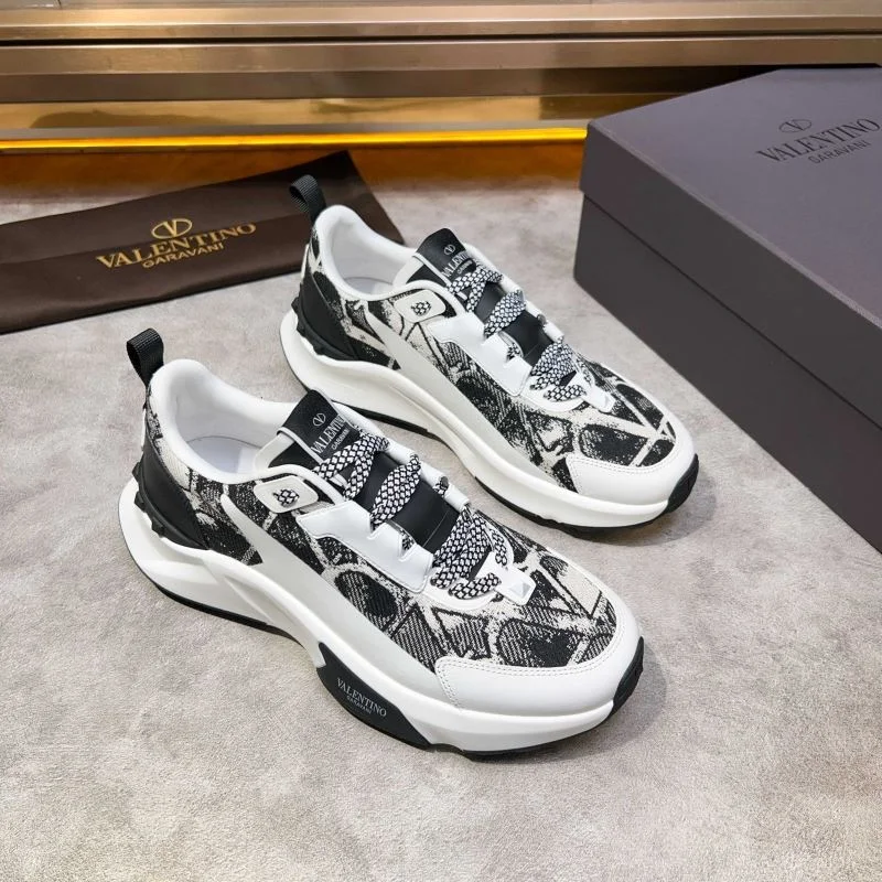 Minimalist Valentino Low Shoes 35812