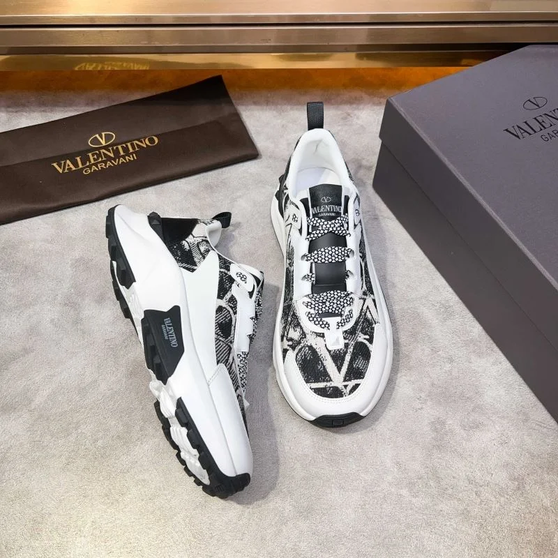 Minimalist Valentino Low Shoes 35812