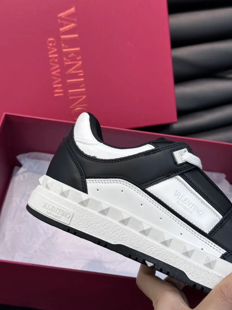 WaterResistant Valentino Low Shoes 35821