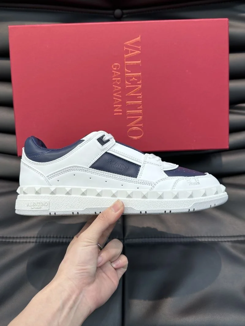 Valentino Low Shoes SmoothTexture 35815