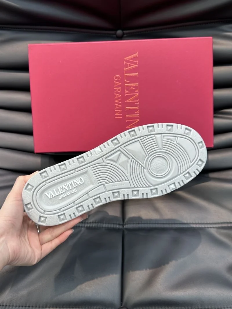 Valentino Low Shoes SmoothTexture 35815