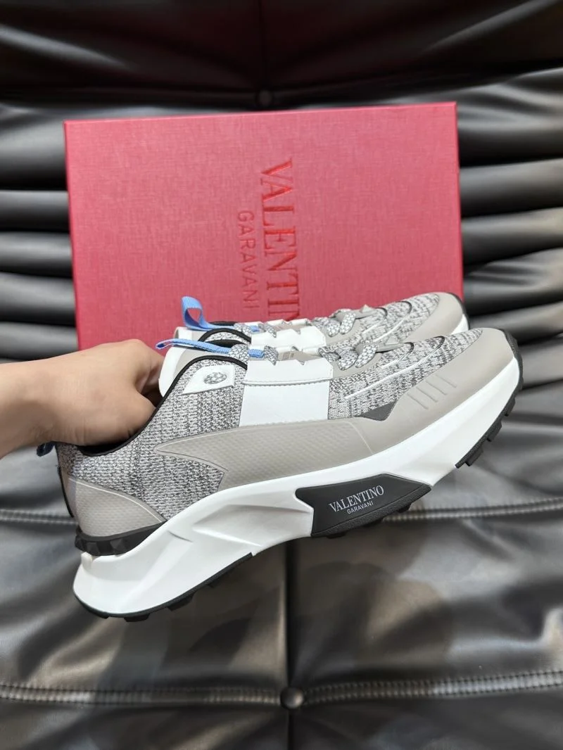 Minimalist Valentino Low Shoes 35806