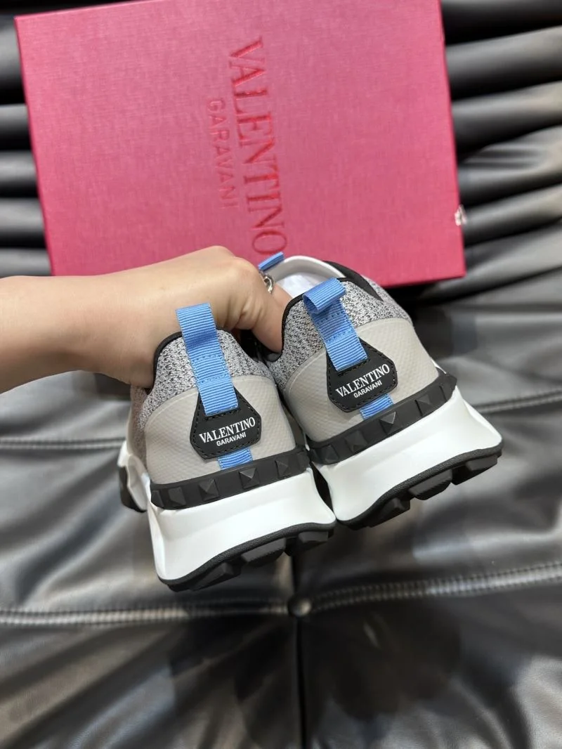 Minimalist Valentino Low Shoes 35806