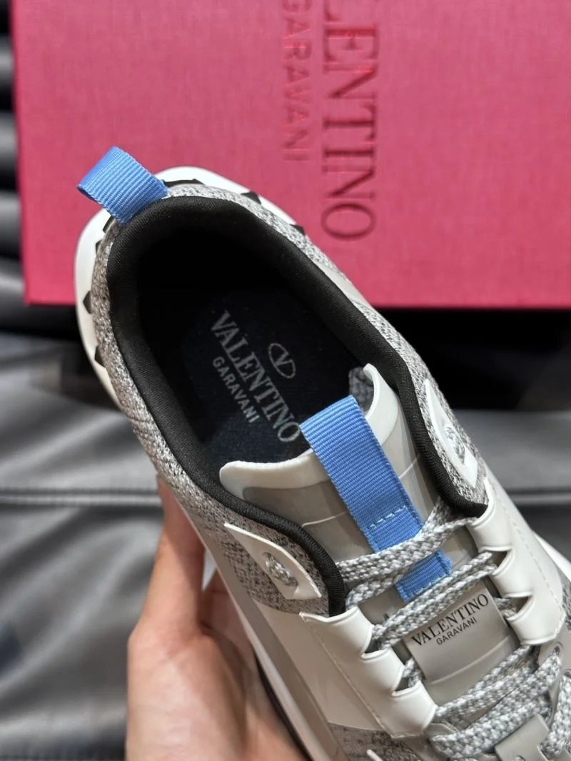 Minimalist Valentino Low Shoes 35806