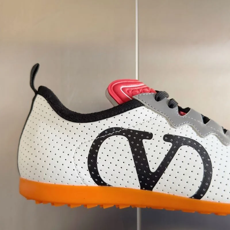 Cozy Valentino Low Shoes 36287