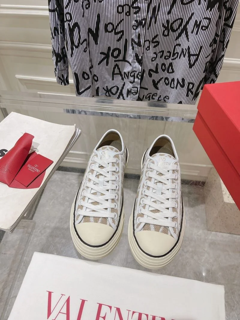 Valentino Low Shoes SmoothTexture 36267
