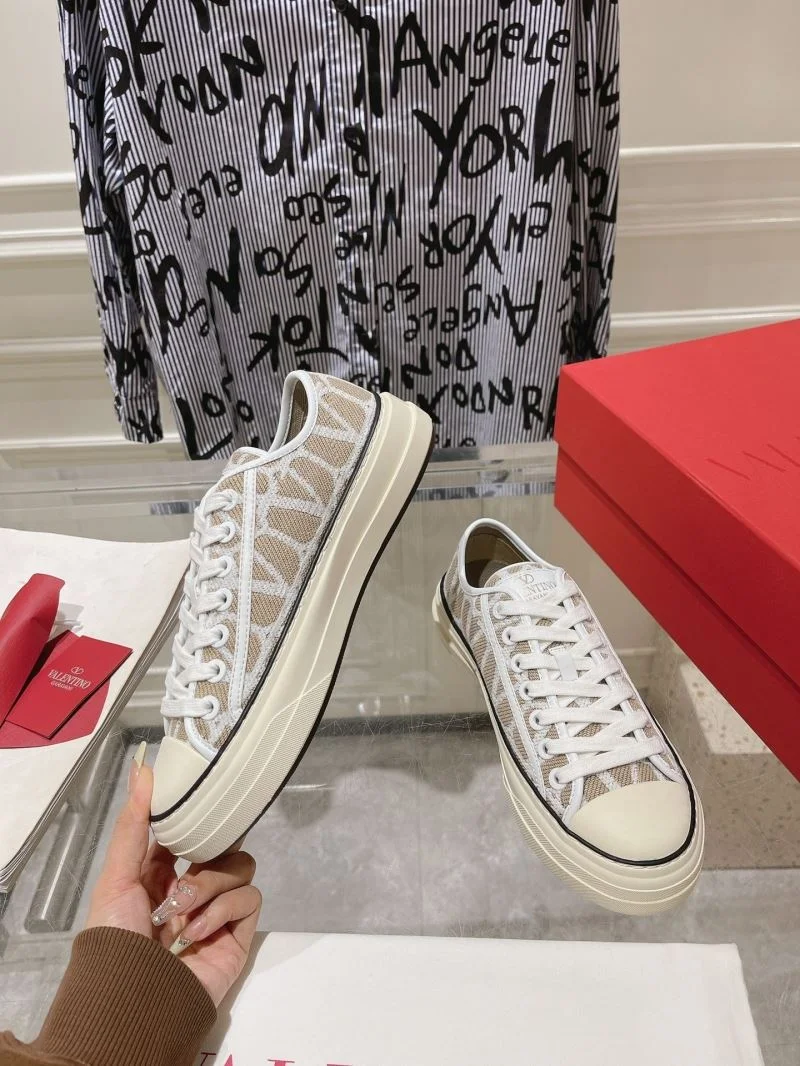 Valentino Low Shoes SmoothTexture 36267
