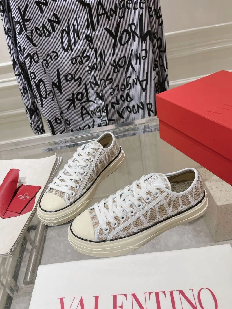 Valentino Low Shoes SmoothTexture 36267