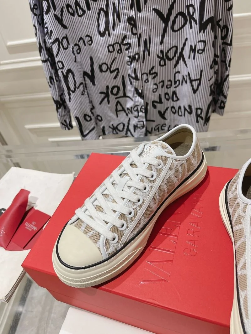 Valentino Low Shoes SmoothTexture 36267