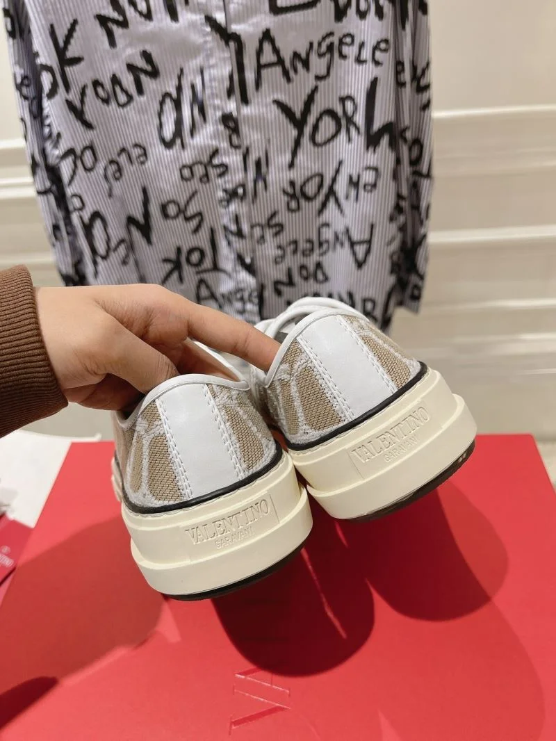 Valentino Low Shoes SmoothTexture 36267