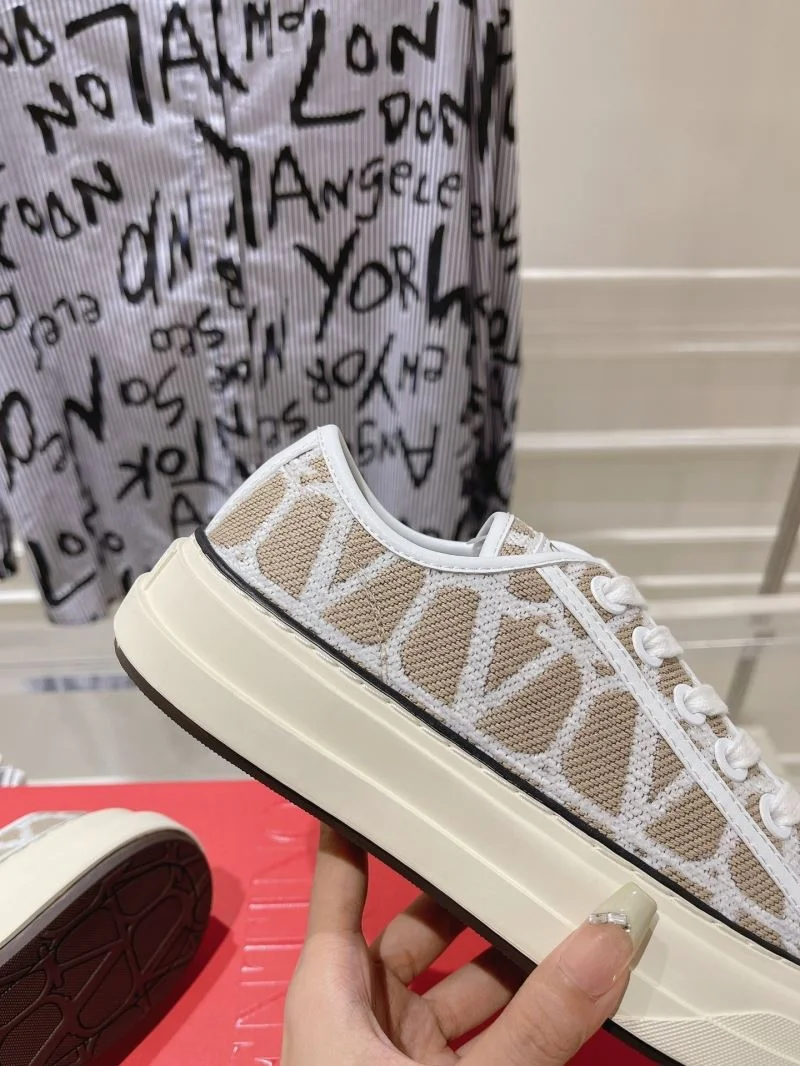 Valentino Low Shoes SmoothTexture 36267