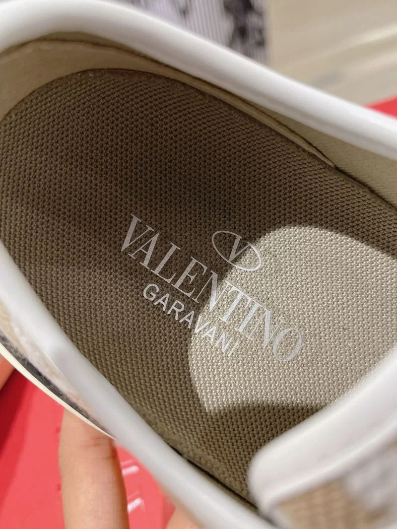 Valentino Low Shoes SmoothTexture 36267