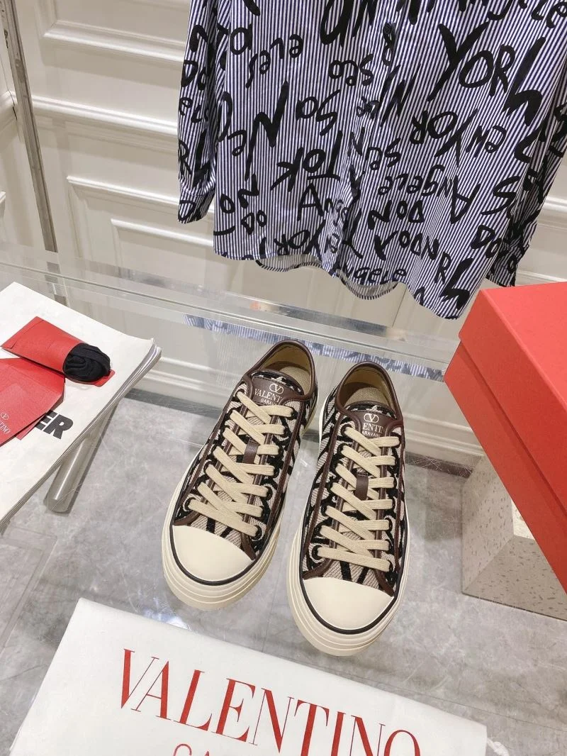 Valentino Low Shoes WaterResistant 36272