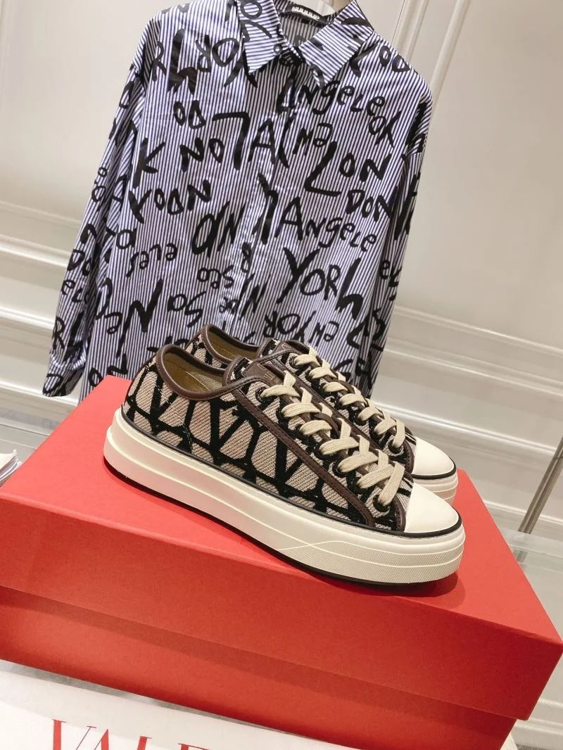Valentino Low Shoes WaterResistant 36272