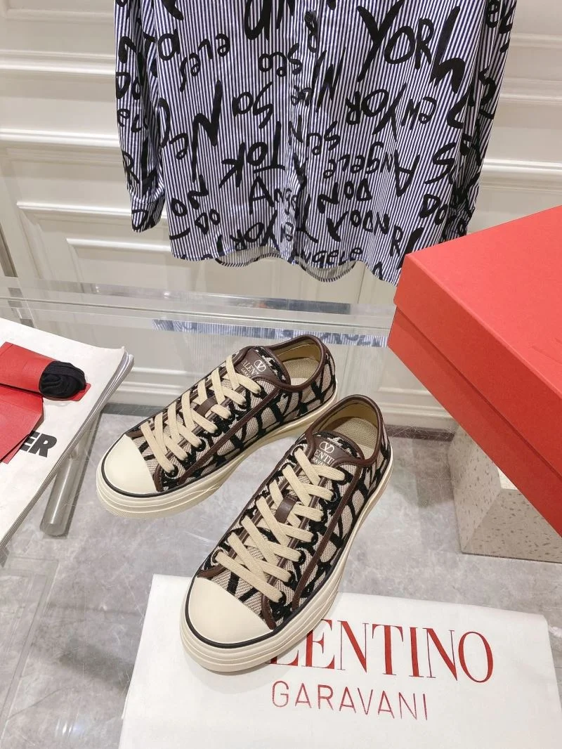 Valentino Low Shoes WaterResistant 36272