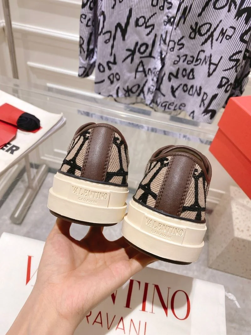 Valentino Low Shoes WaterResistant 36272