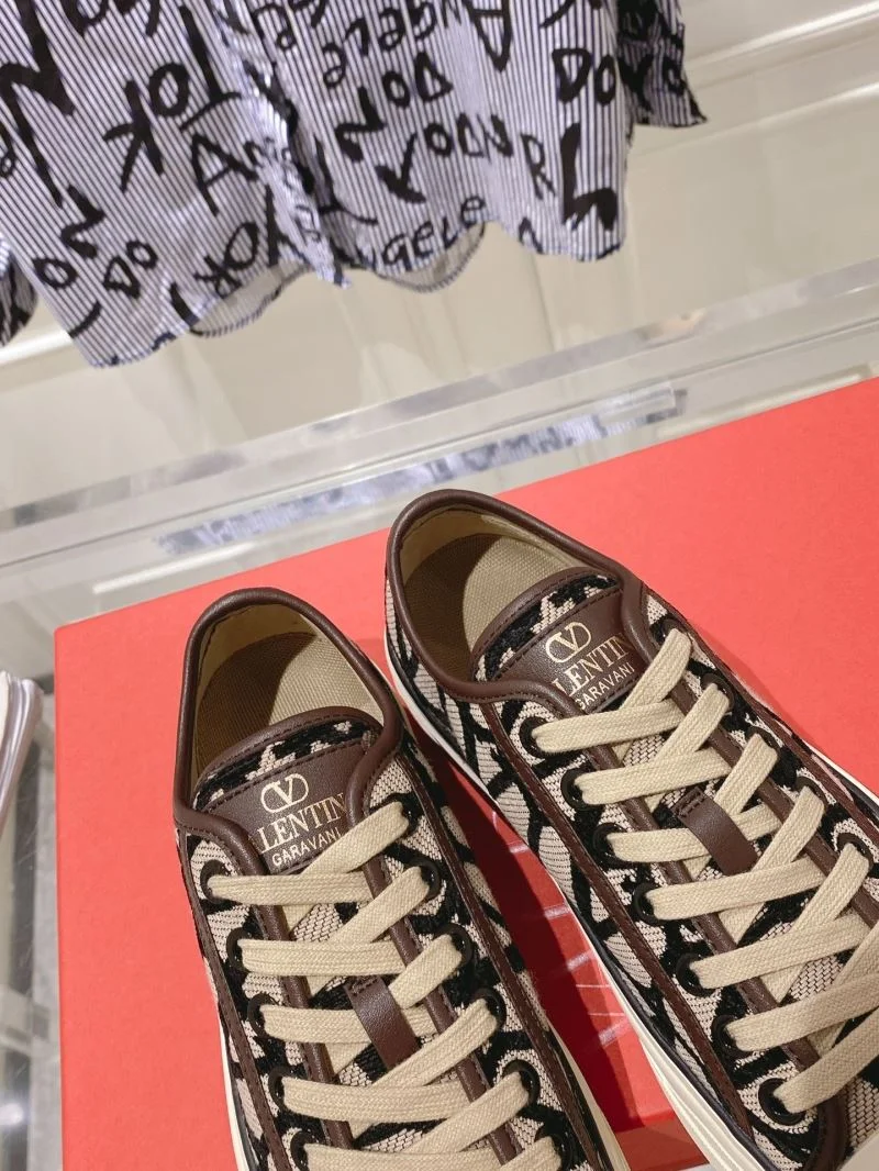 Valentino Low Shoes WaterResistant 36272