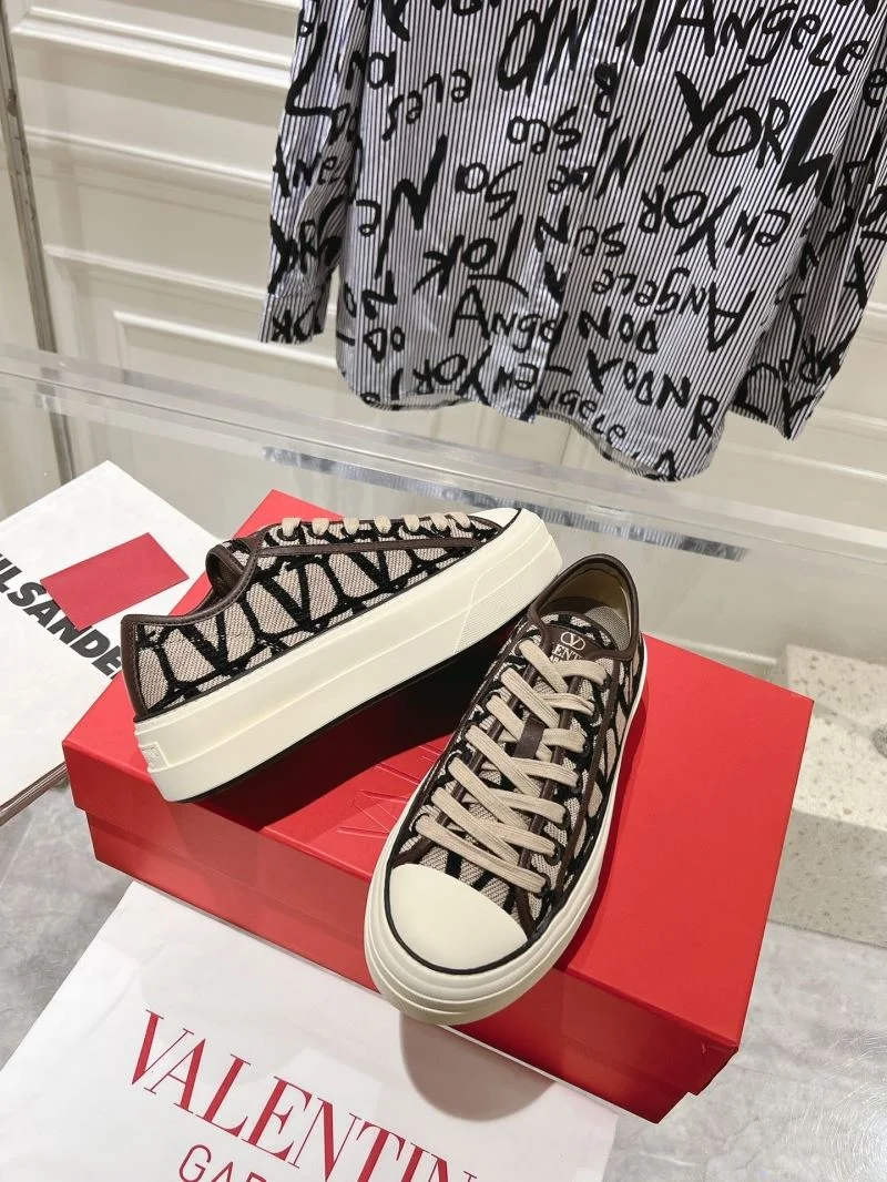 Contemporary Valentino Low Shoes 36263