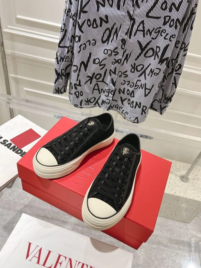 Valentino Low Shoes Attractive 36262