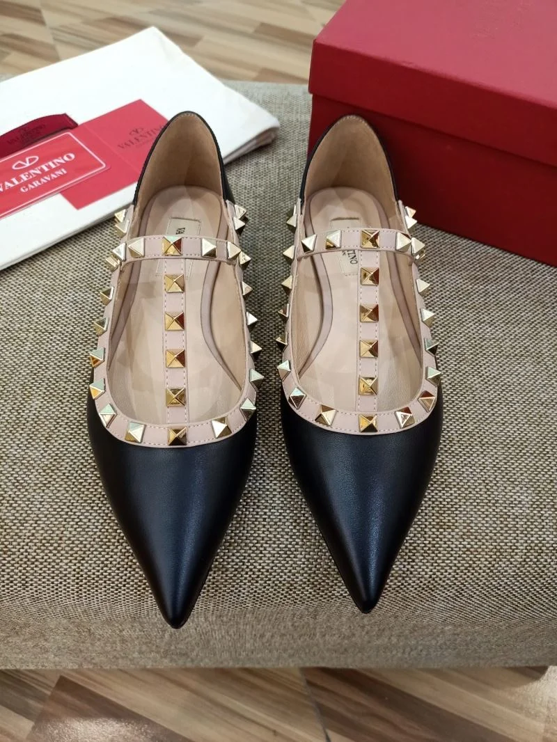Sophisticated Valentino Low Shoes 36709