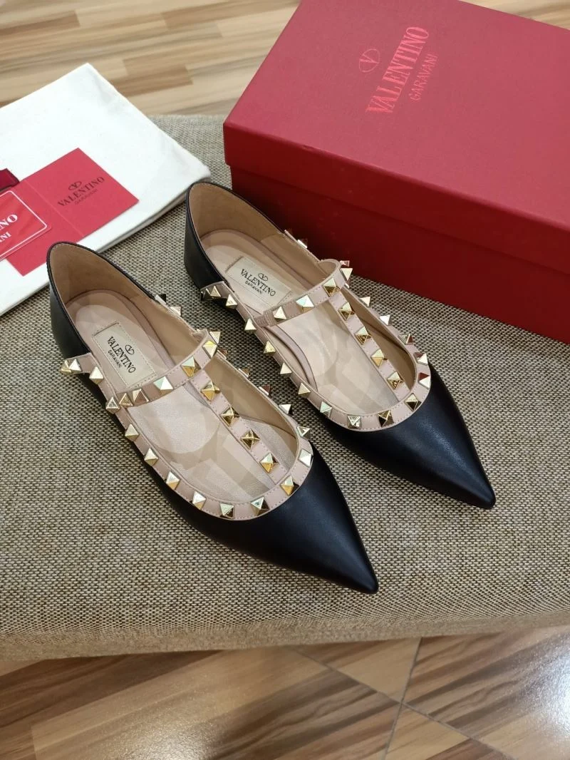 Sophisticated Valentino Low Shoes 36709