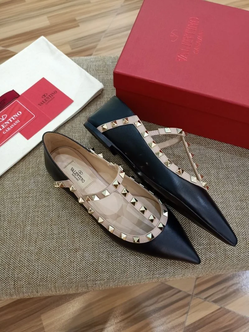 Sophisticated Valentino Low Shoes 36709