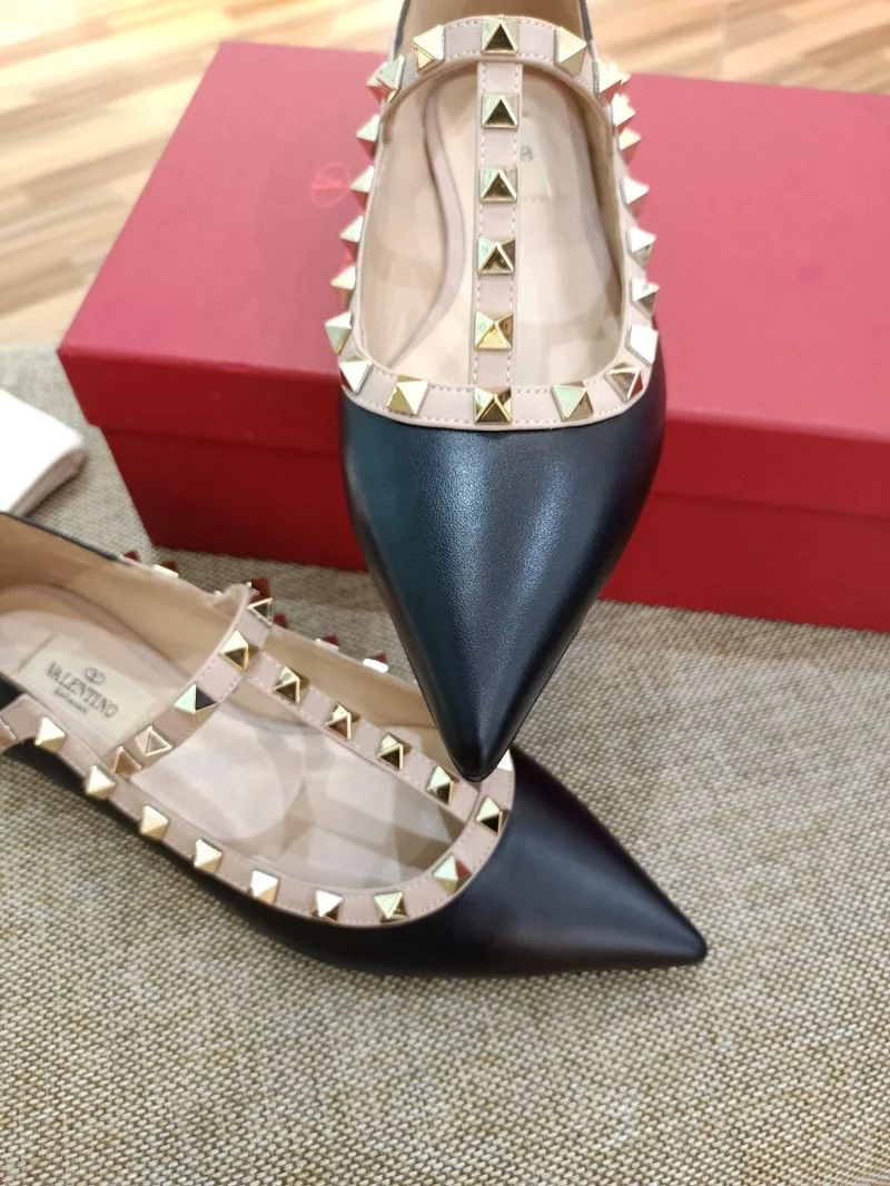 Sophisticated Valentino Low Shoes 36709