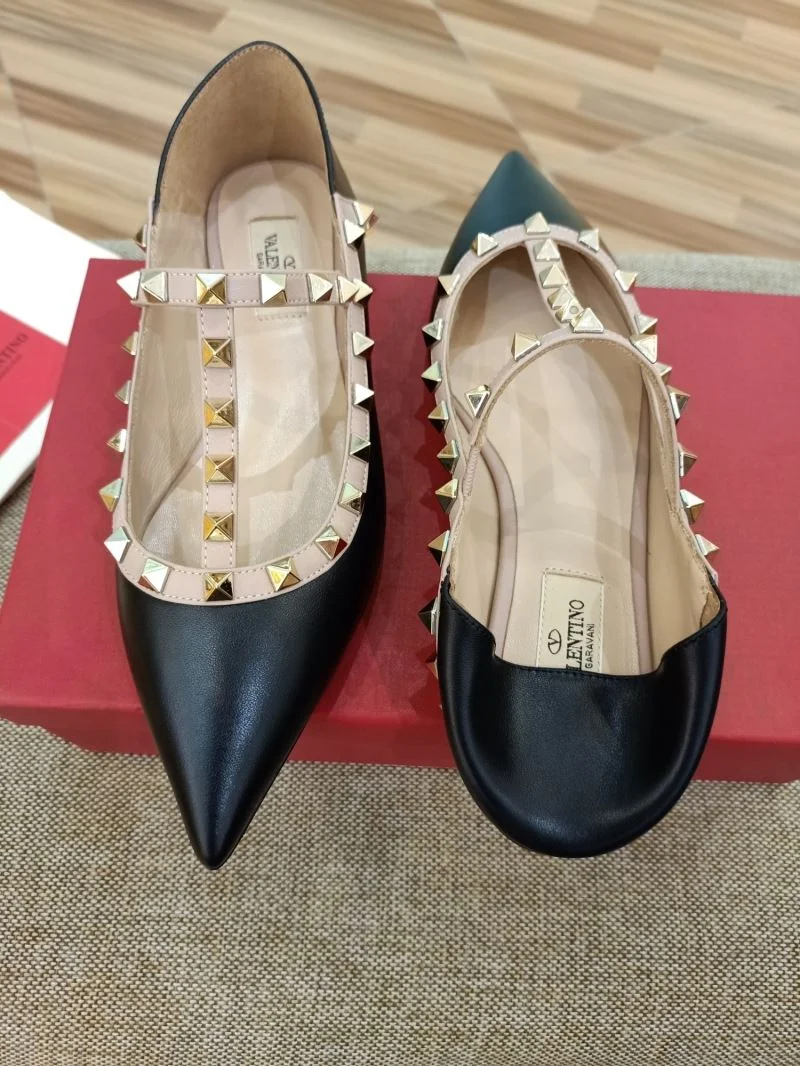 Sophisticated Valentino Low Shoes 36709