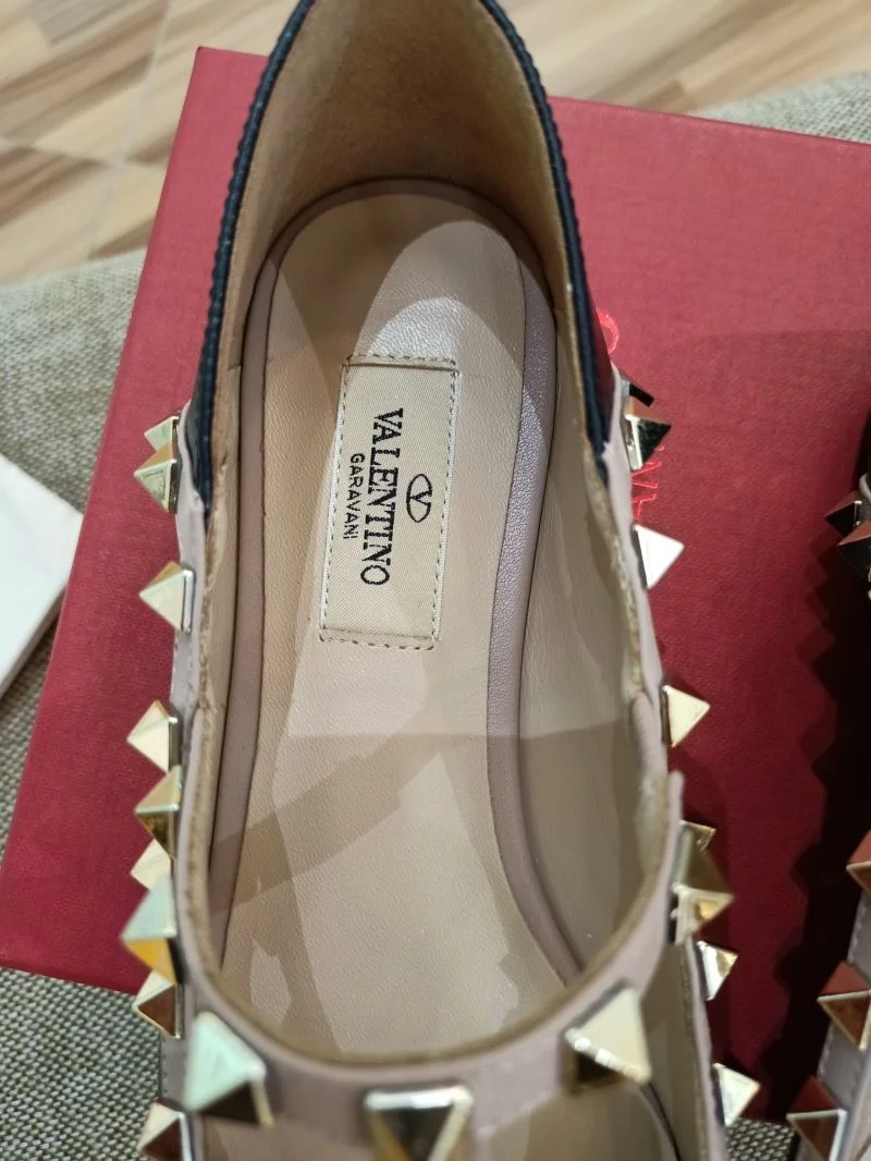 Sophisticated Valentino Low Shoes 36709