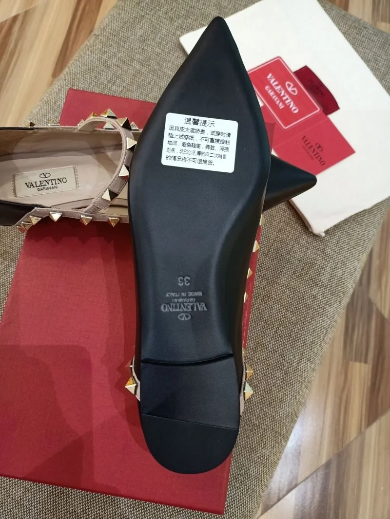 Sophisticated Valentino Low Shoes 36709