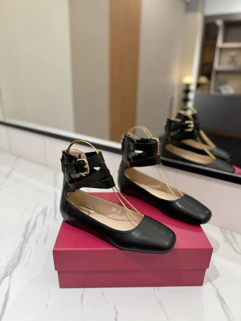 Valentino Low Shoes Bold 36702