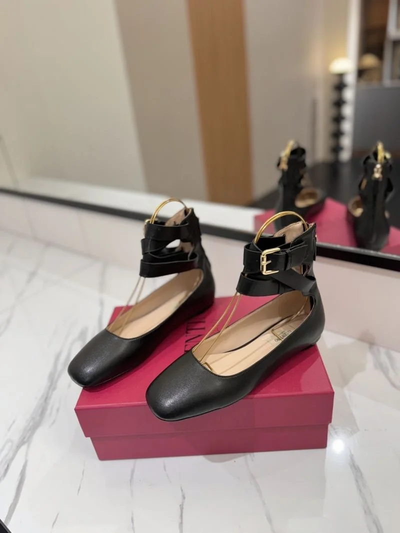 Valentino Low Shoes Bold 36702