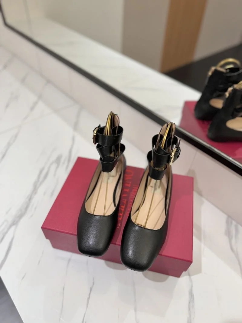 Valentino Low Shoes Bold 36702