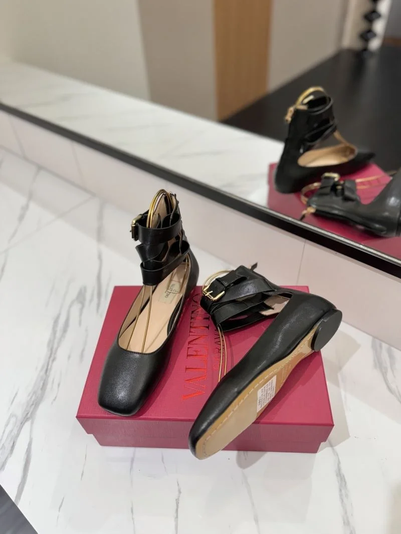 Valentino Low Shoes Bold 36702