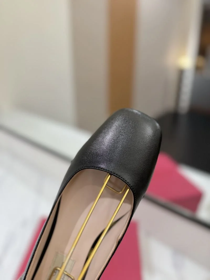 Valentino Low Shoes Bold 36702