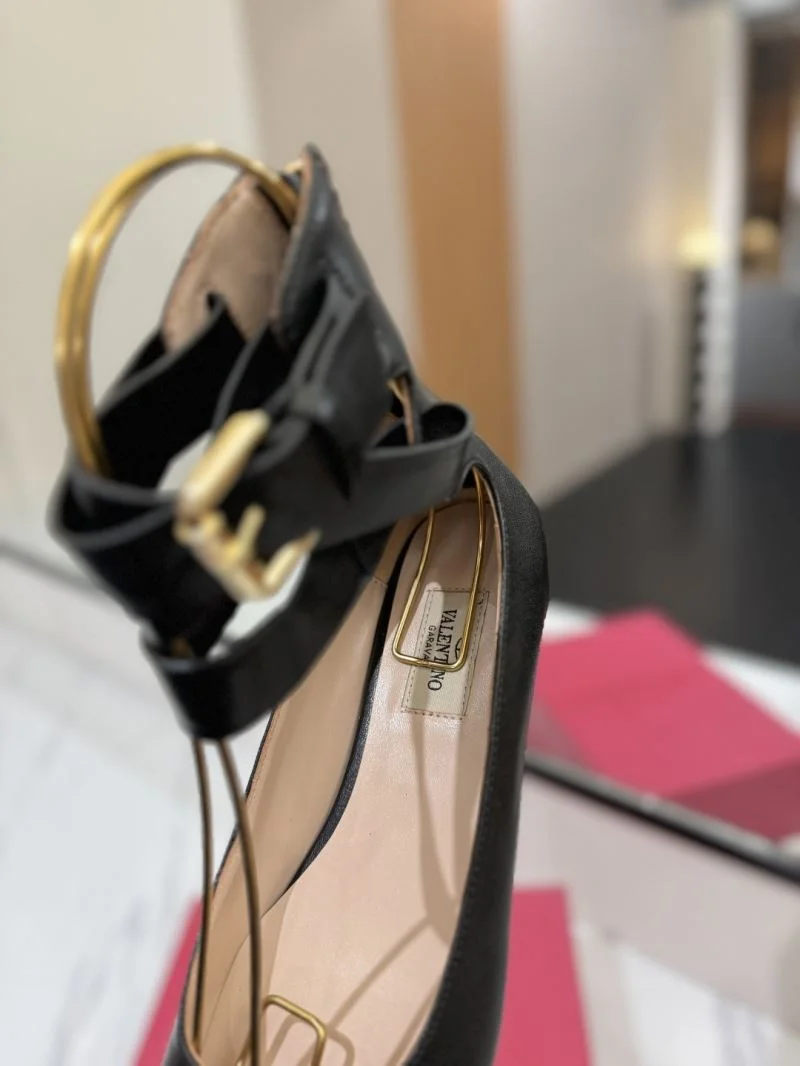 Valentino Low Shoes Bold 36702