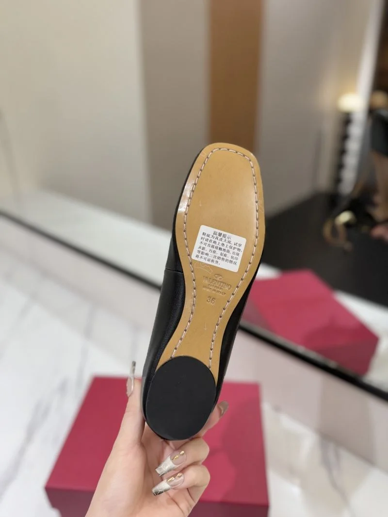 Valentino Low Shoes Bold 36702