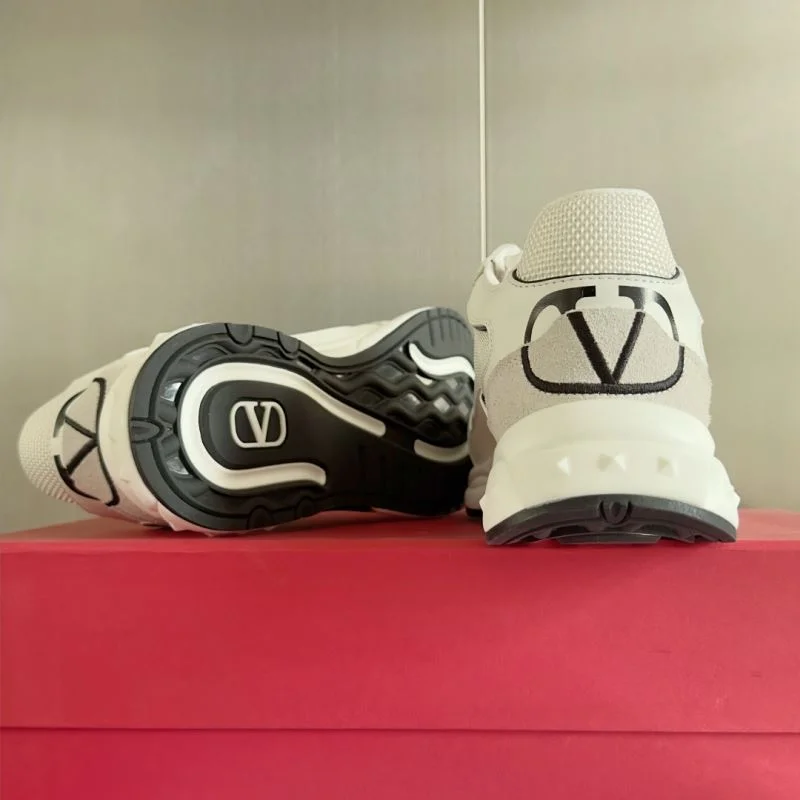 Fashionable Valentino Low Shoes 36450